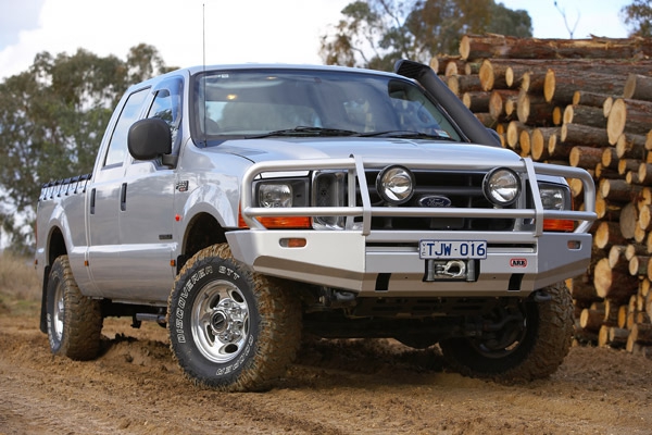 Deluxe Bull Bar Ford F-250/350/Excursion