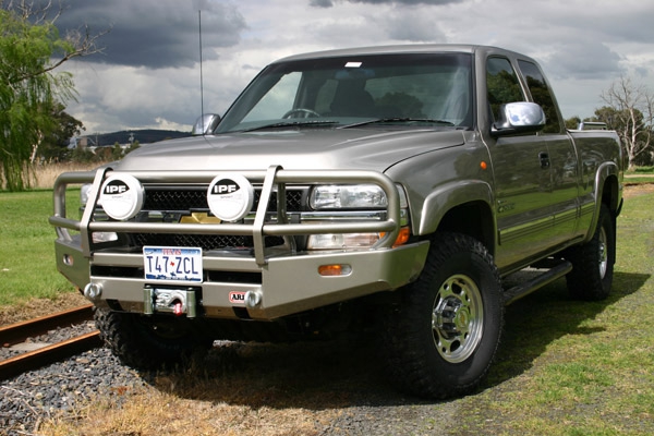 Deluxe Bull Bar Chevrolet Tahoe/Suburban/Silverado.
